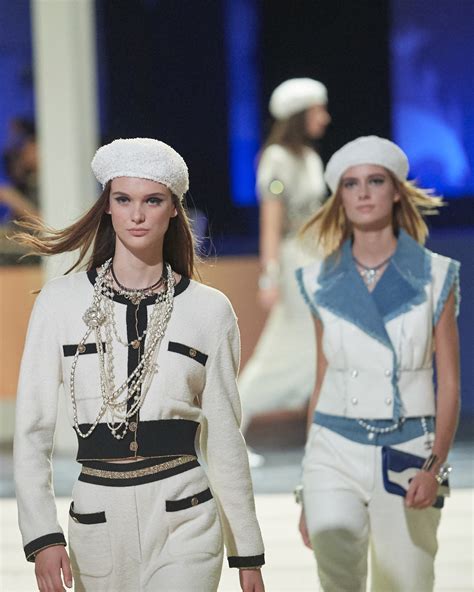 chanel défilé croisière 2018|LE DÉFILÉ CROISIÈRE 2018/19 .